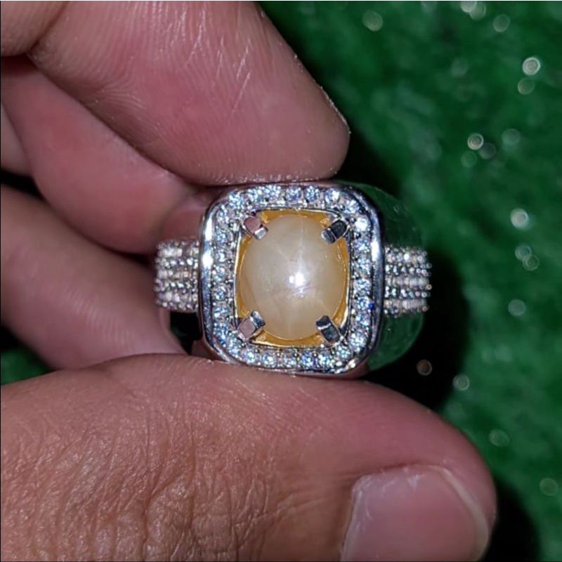 Batu Permata Natural Star Yellow Sapphire Ceylon Srilanka