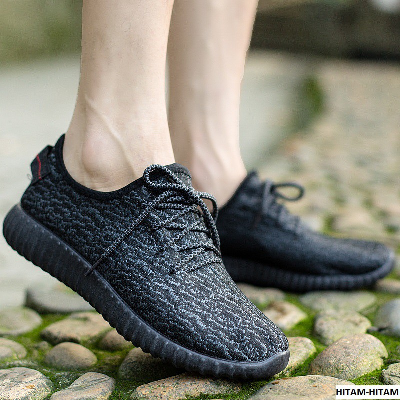 1001 IMPORT SEPATU SNEAKERS PRIA SPORT YEEZY + BOX DAN KAOS KAKI !!!- HITAM