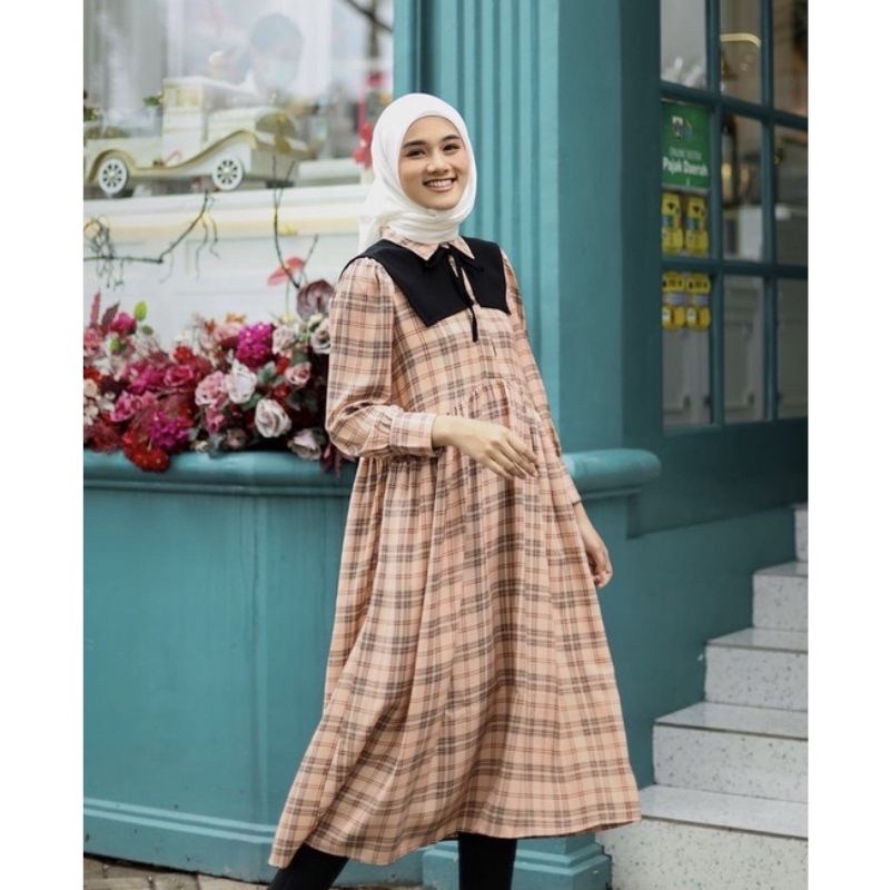 PRELOVED KARNIKA MIDI DRESS PEACH SIZE S BY GEULIS ID