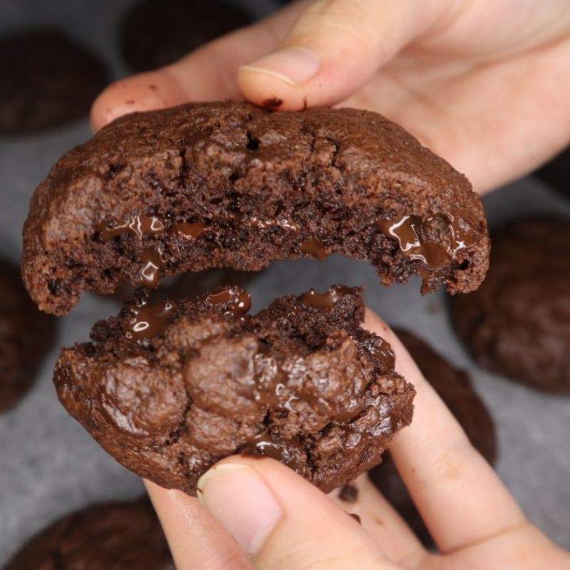 

CHOCO CHIP COOKIES CHEWY SOFT MELT ORIGINAL & DOUBLE DARK CHOCO