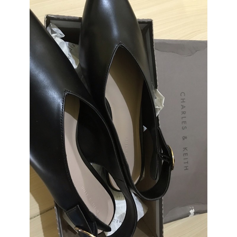 Sepatu Charless and Keith Ori store