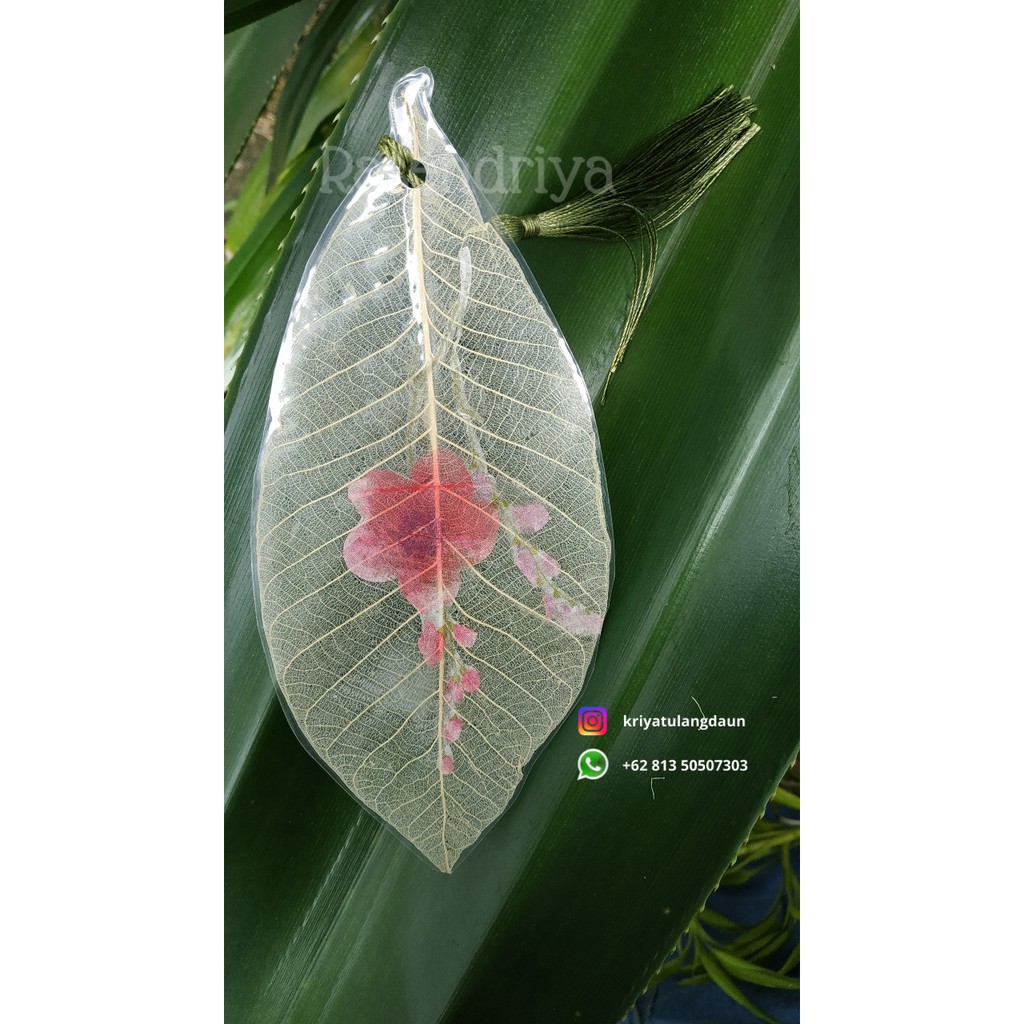 

Pembatas Buku Tulang Daun