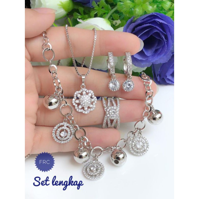 [Xuping]  Set perhiasan gelang rantai bola berlian silver mengkilat full berlian putih 220221