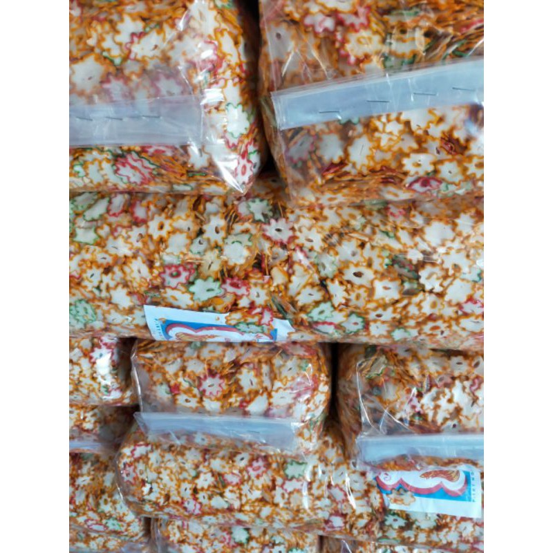 

Kerupuk Bawang Tersanjung Bunga Mekar