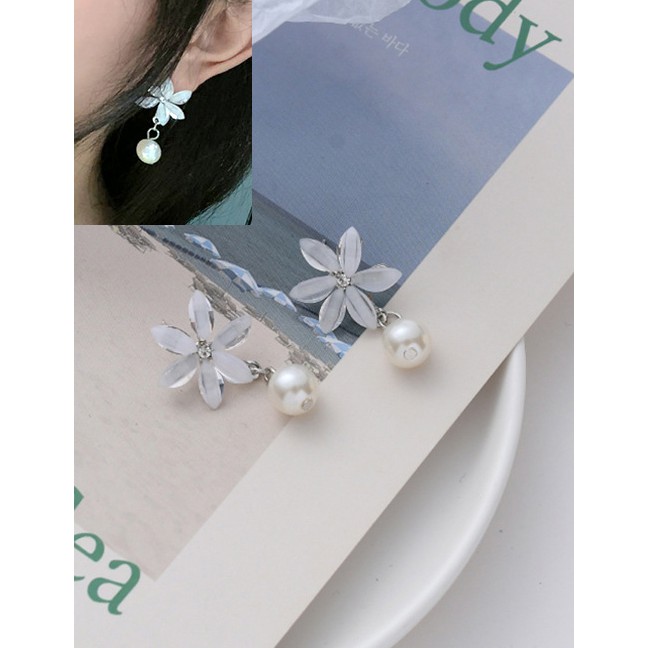 LRC Anting Tusuk Fashion Gold Coloren Acrylic Flower Pearl Stud Earrings  P13233