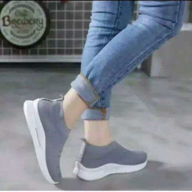 CUCI GUDANG Sepatu Wanita Sneakers Slip On Vegasus 2022