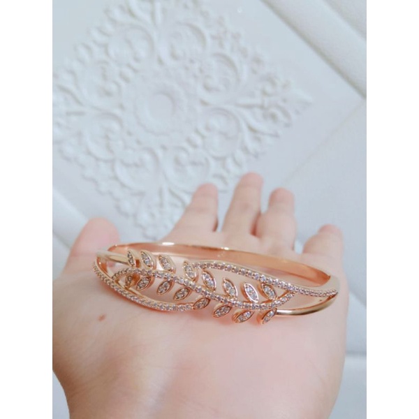 Gelang Tangan Wanita Motif Daun Permata