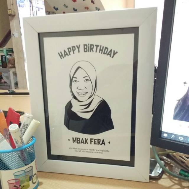 Hadiah Wisuda, Ulang Tahun, Pernikahan Line Art