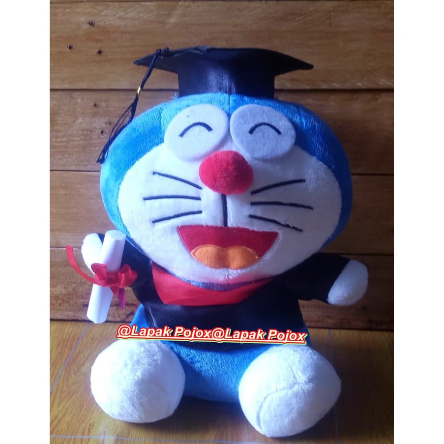 Boneka wisuda soft yelvo