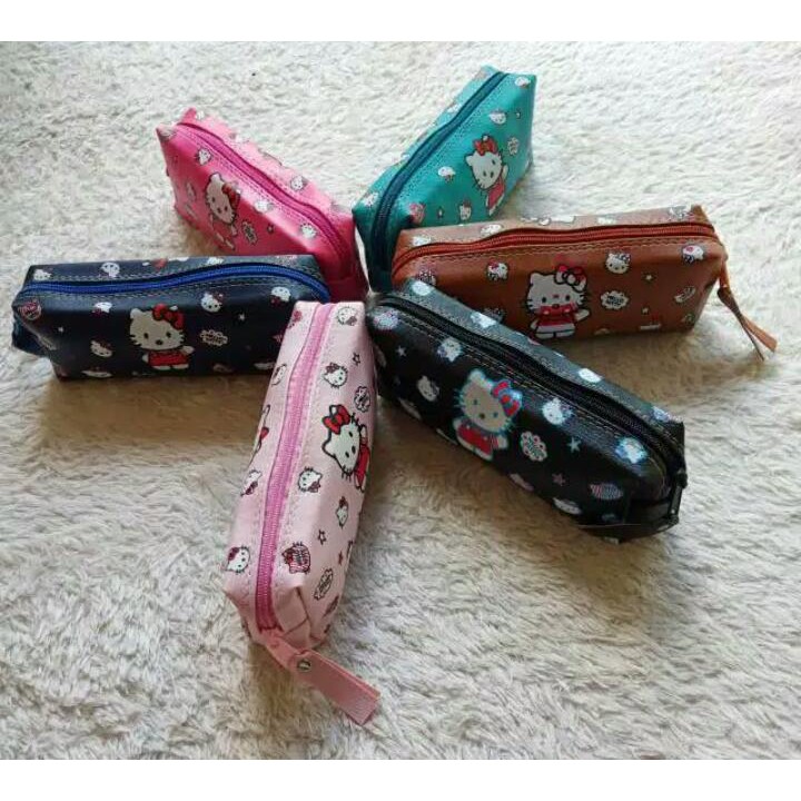 

EVYSHOP TEMPAT PENSIL KARAKTER DOMPET ANAK PANJANG MURAH MOTIF HELLO KITTY SOUVENIR ULTAH