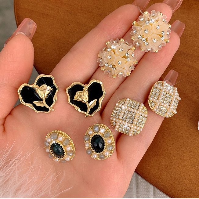 Anting Stud Hias Mutiara Berlian Imitasi Warna Hitam Gaya Korea Vintage