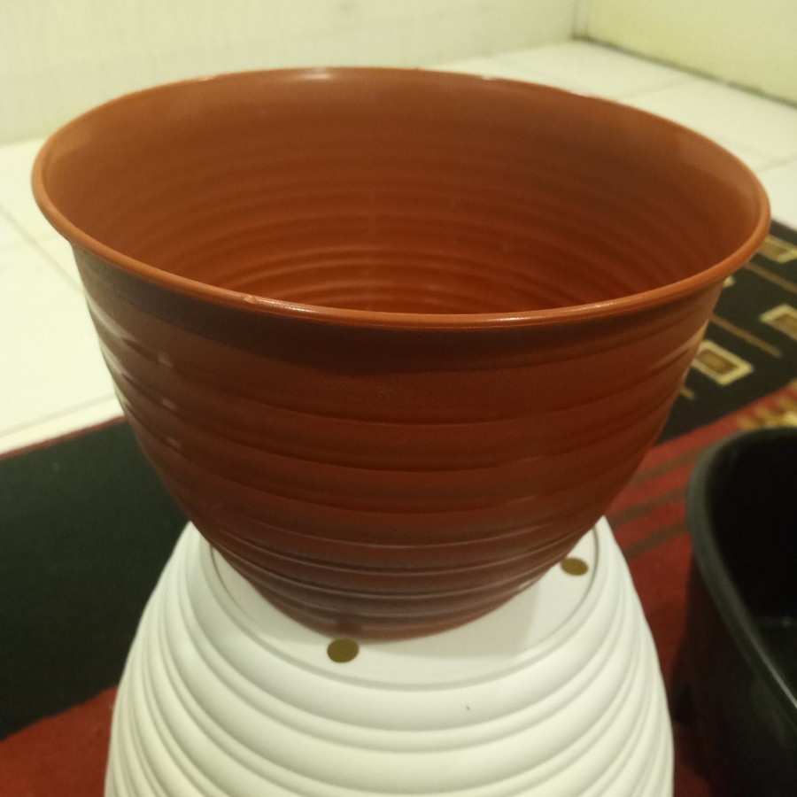 pot tawon 21 cm merah bata