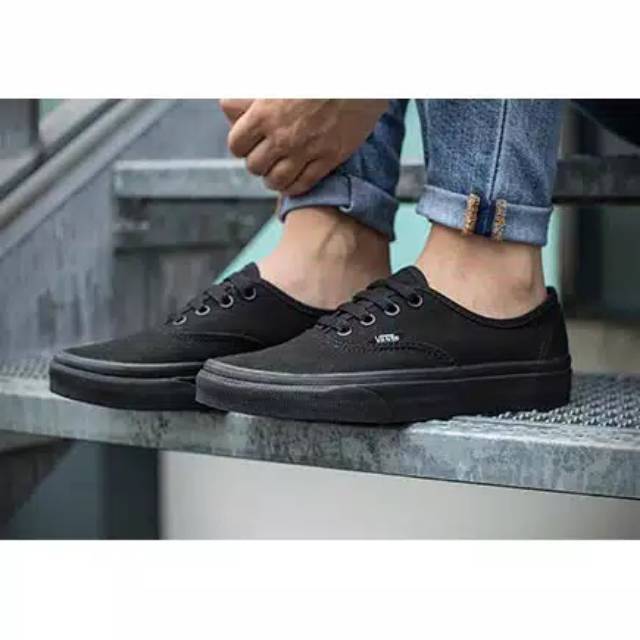Sepatu Vanss Autentic Black Full-1