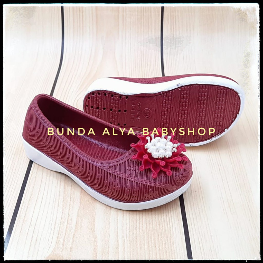 Sepatu Anak Perempuan Usia 6 Bulan 1 Tahun Size 20 - 21 Lentur - Sepatu Anak Cewek Slip On Karet Anti Licin Marun