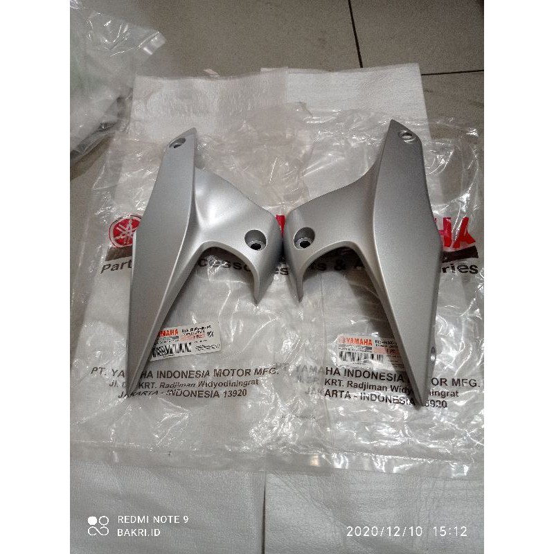 cover under dek sayap bawah vixion R 2018-2019 sepasang silver original part Yamaha