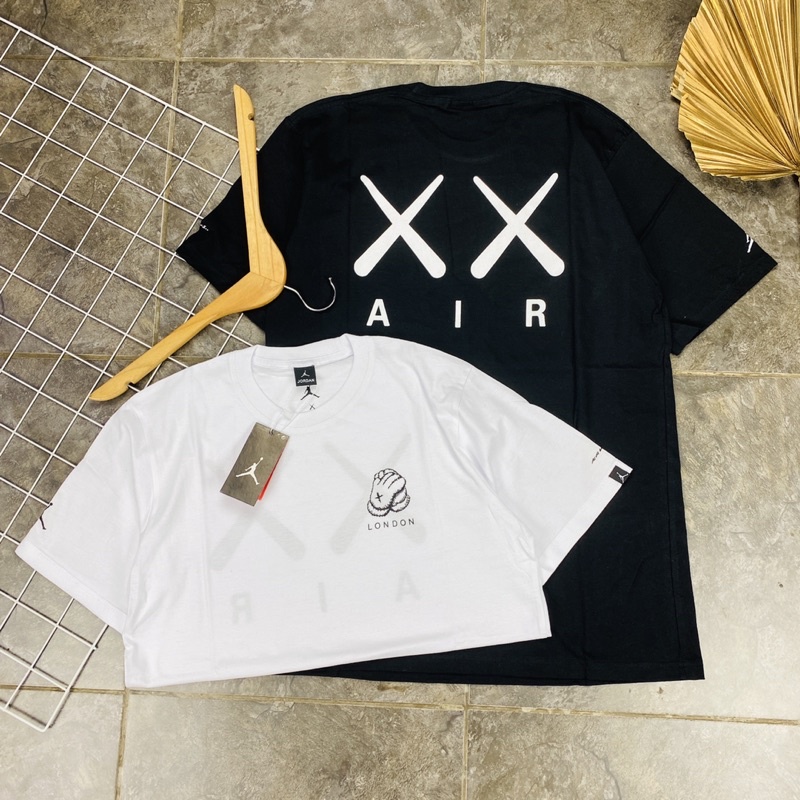 KAOS T SHIRT TEE AIR JORDAN X KAWS TOUR LONDON PRINTED HITAM & PUTIH PREMIUM AUTHENTIC