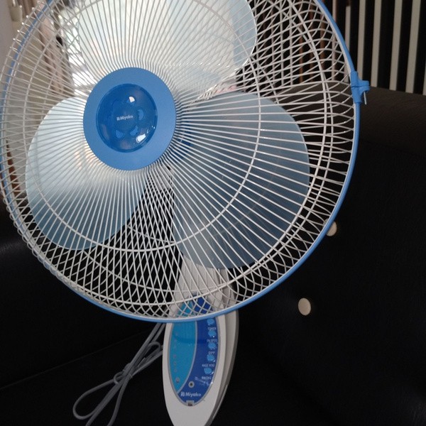 Kipas Angin Dinding/Wall Fan Miyako KAW 1689RC with Remote Control