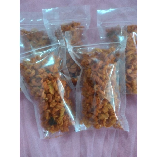 

Makaroni pedas daun jeruk