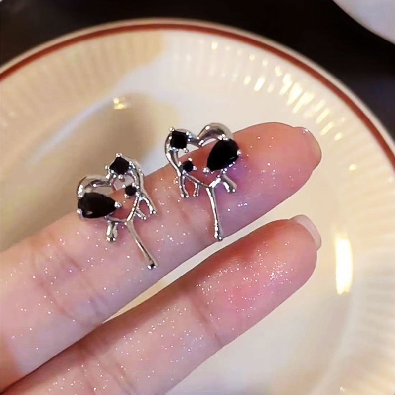 Anting Tusuk Sterling Silver 925 Desain Hati Hollow Gaya Korea Untuk Wanita