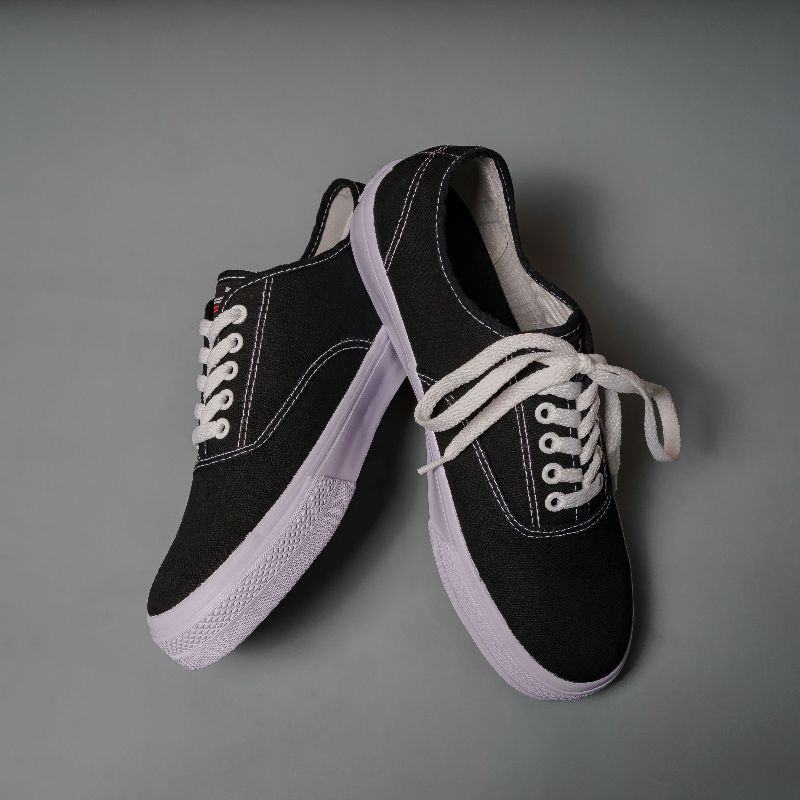 Sepatu Johnson Astro Black White Low Cut