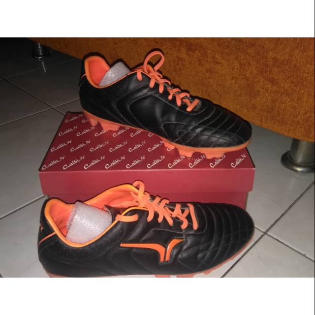 SEPATU BOLA KULIT ORIGINAL CALCI