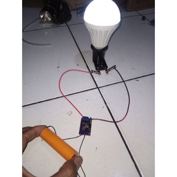 INVERTER DC 3,7 volt  TO AC 220V/15 W