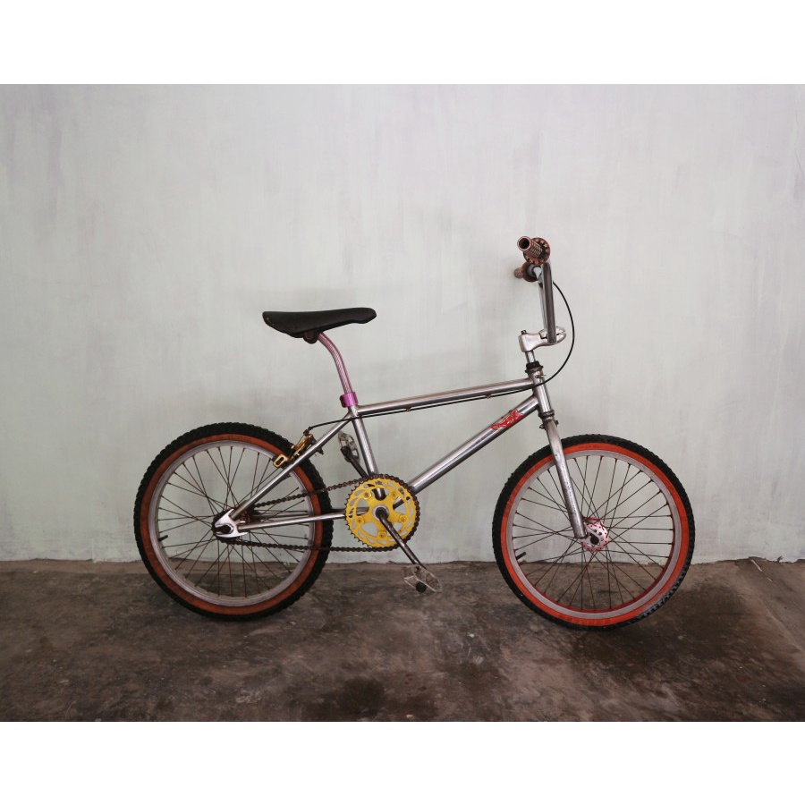 Sepeda BMX GT Freestyle