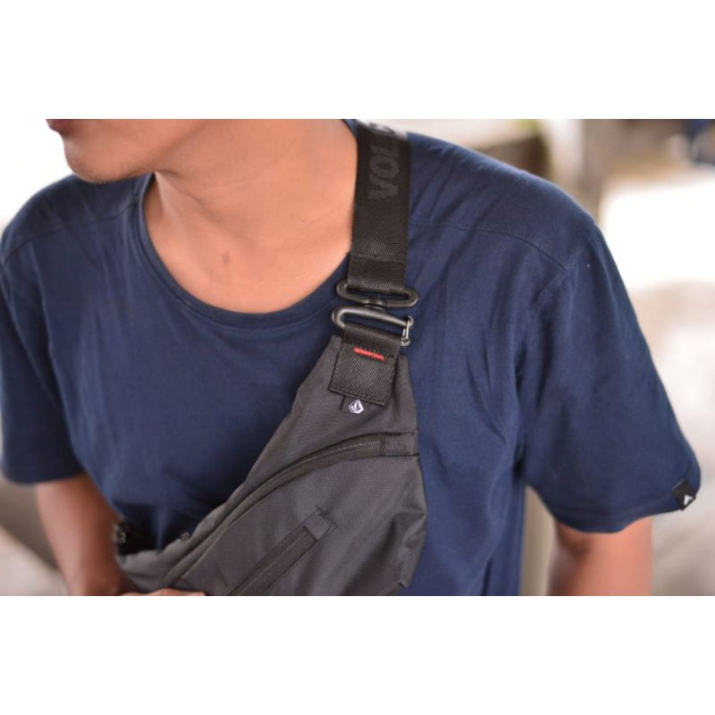 TAS VOLCOM WAISTBAG VOLCOM TAS SELEMPANG VOLCOM PREMIUM LOGO BESI