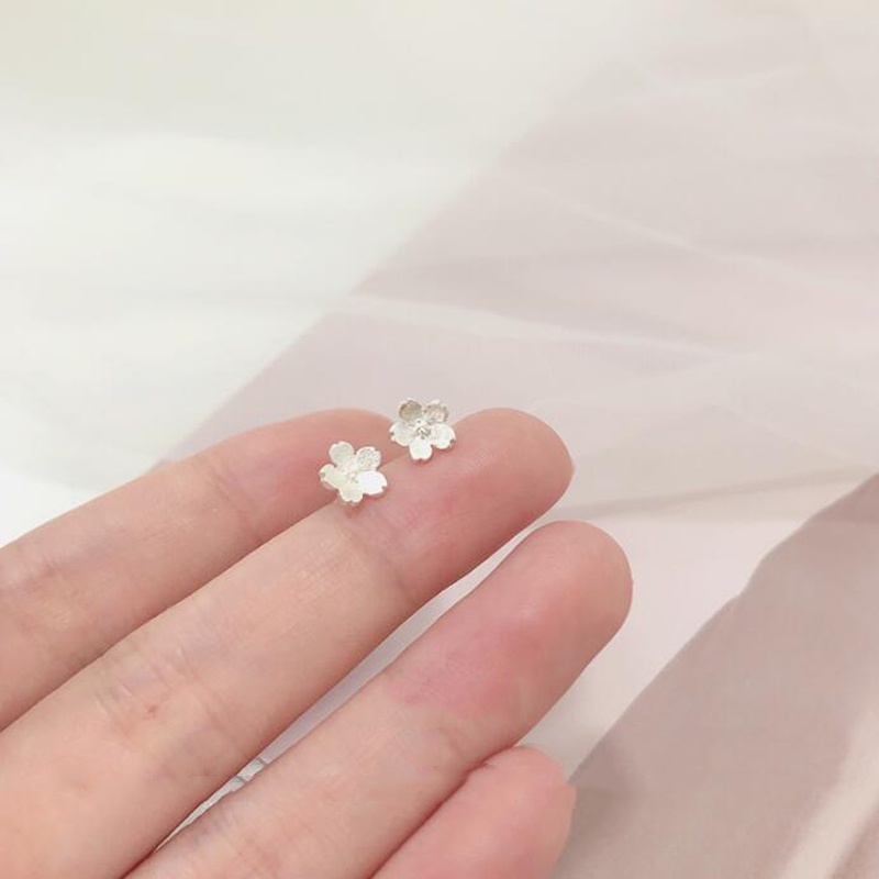 1 Pasang Anting Stud Desain Sakura 3d Bahan S925 Silver Anti Alergi Untuk Wanita