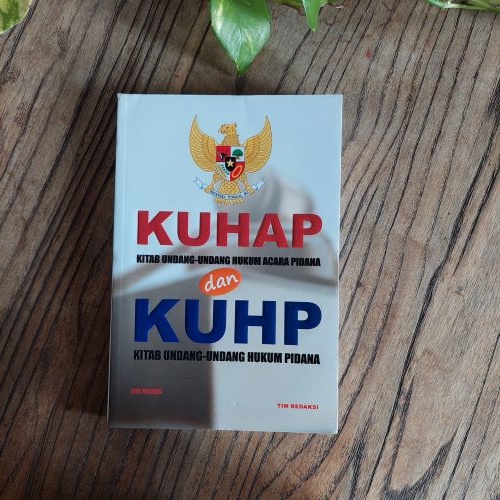 BUKU HUKUM : KUHAP (Kitab Undang-Undang Hukum Acara Pidana) dan KUHP (Kitab Undang-Undang Hukum Pida