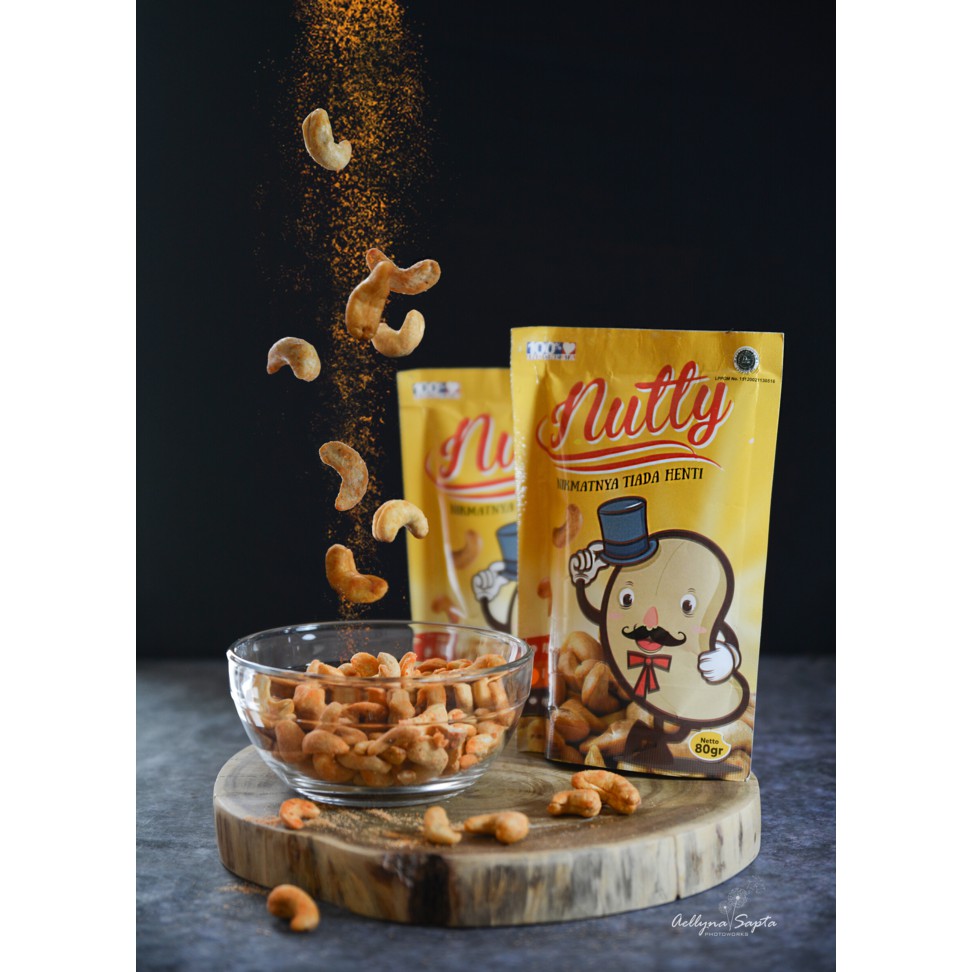

LEZAT NUTTY Kacang Mete BBQ