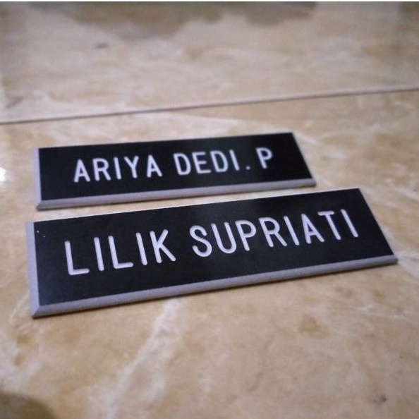 

GROSIR Name Tag / Papan Nama / Nama Dada GRAFIR Hasil Rapi Proses cepat