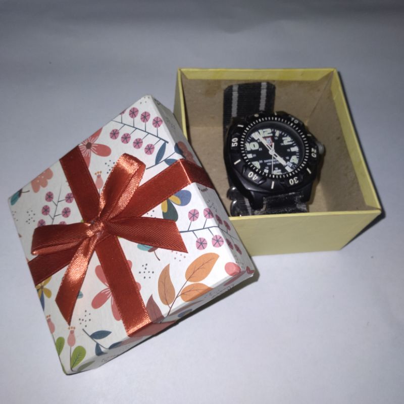 

Gift Box / Kotak Kado No.6 ukuran 8,5 x 8,5 x 5 cm