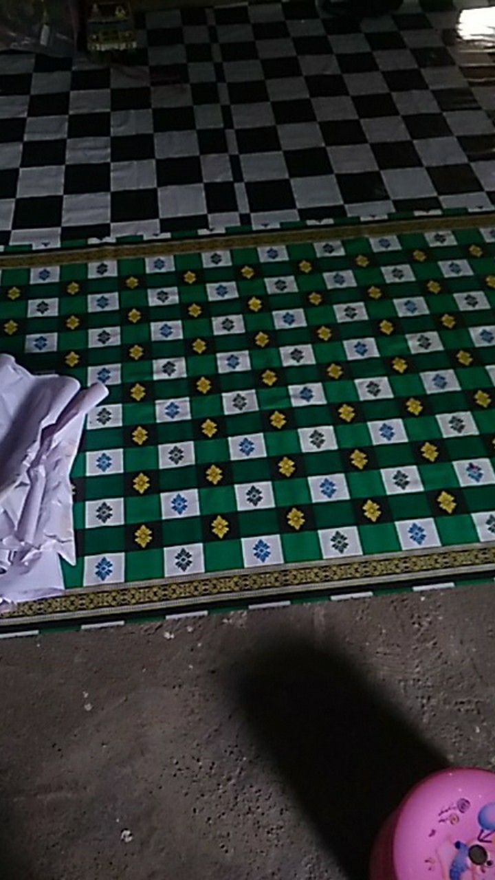 Perlak Lantai Meja Vinyl Motif Sarung Bali Biru Hijau Hitam Putih Merah Kotak Vinil Doff Lebar 120cm