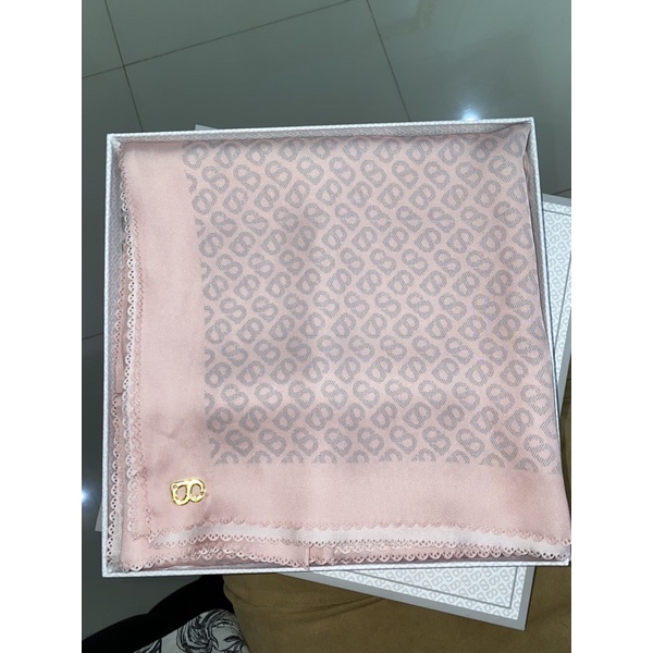 Buttonscarves tapis satin tea rose preloved