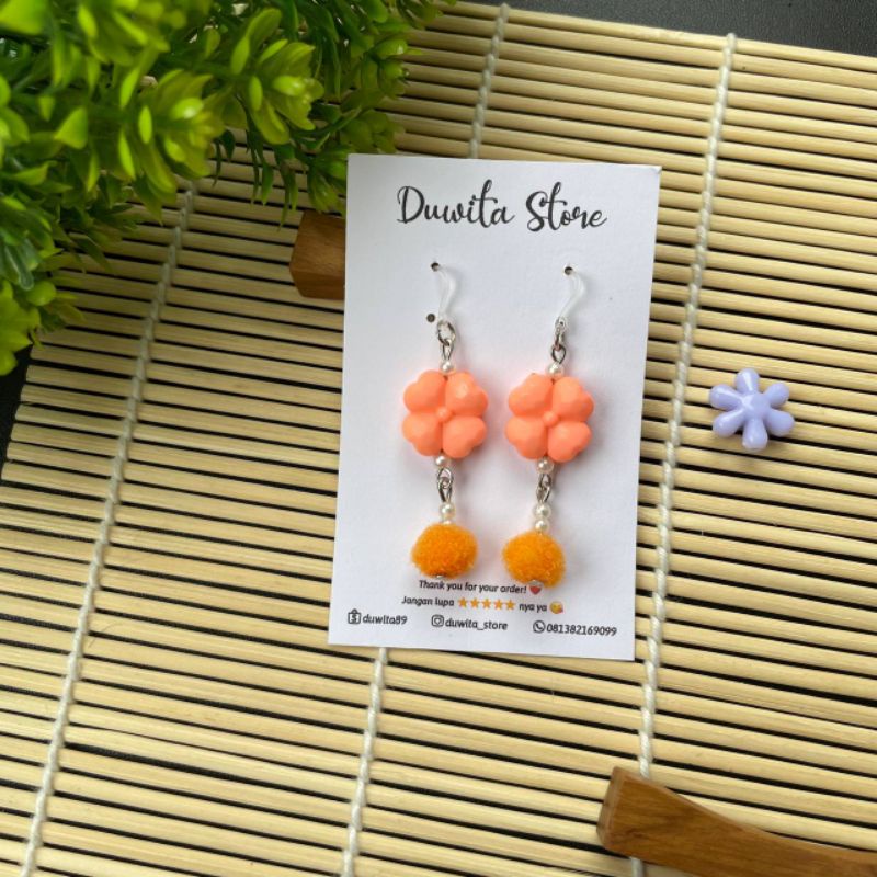 HANDMADE ANTING DEWASA KAITAN PLASTIK/SILVER MOTIF BUNGA+POM2