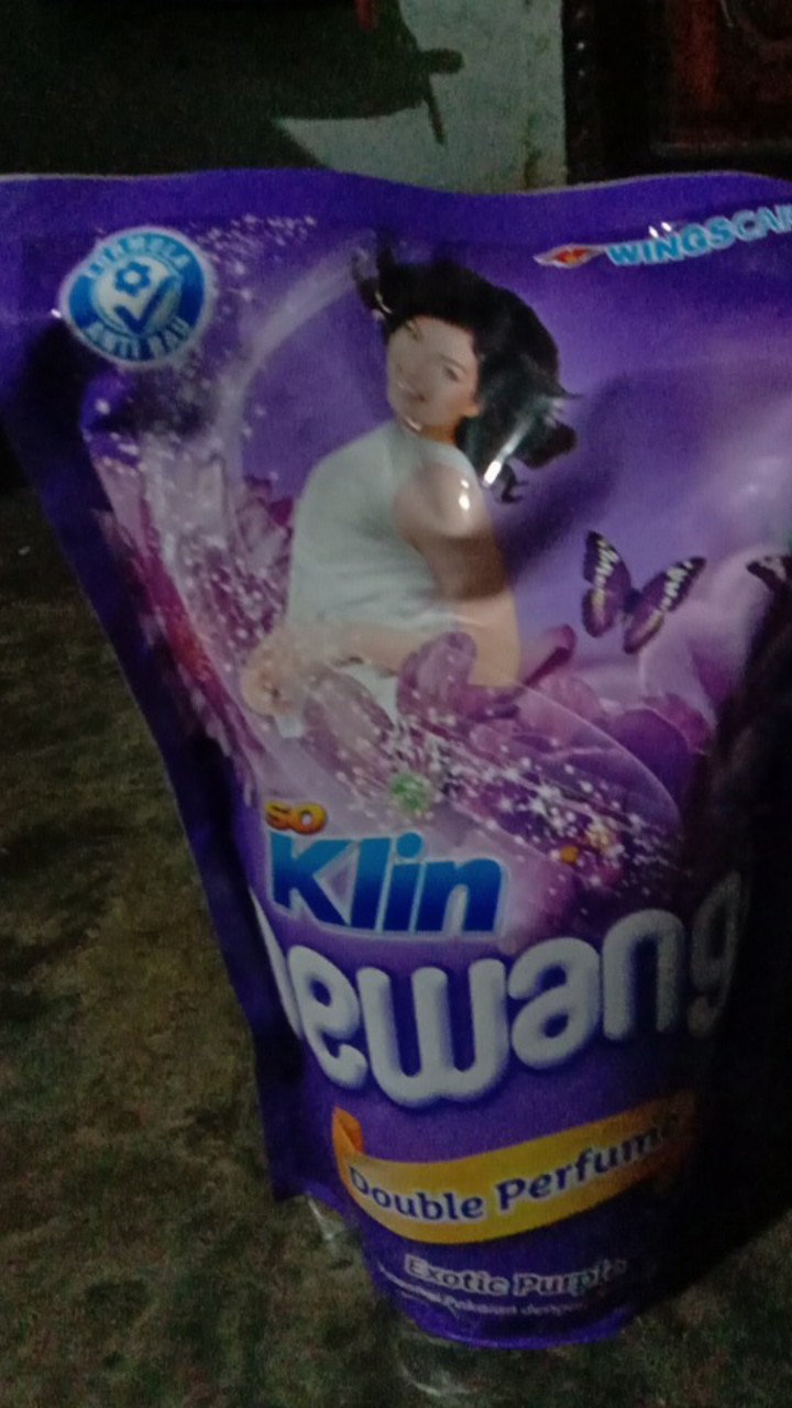 Soklin Pewangi Pakaian 800 Ml