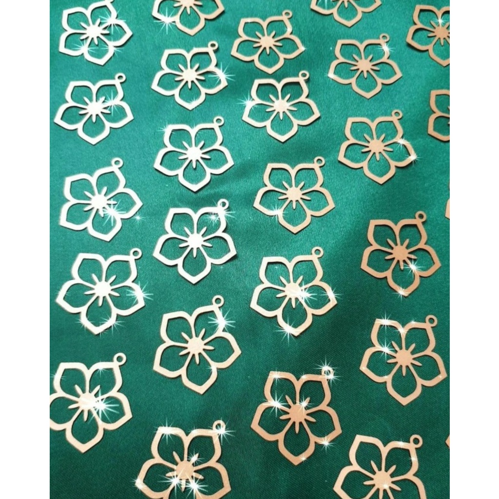 

HANG TAG LASERCUT BUNGA GOLD DEKORASI HIASAN ORNAMEN PARCEL HAMPERS KADO SOUVENIR