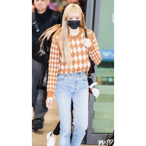 Sweater Lisa blackpink