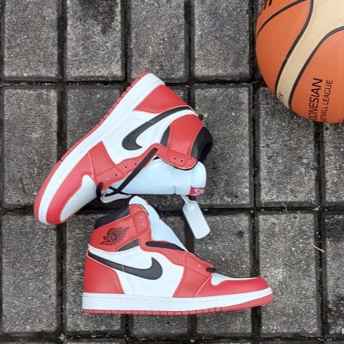 SEPATU AIR JORDAN 1 RETRO HIGH CHICAGO