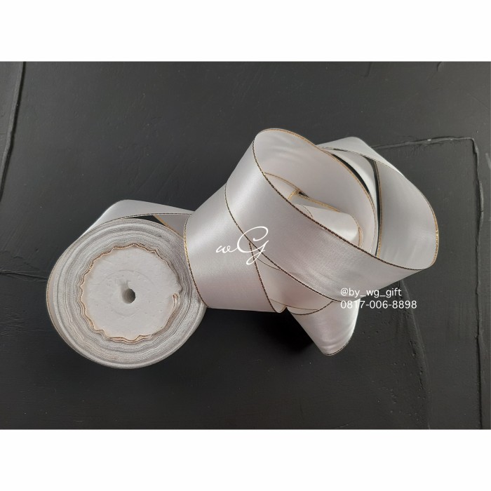 

Pita Satin Putih List Gold; Lebar 3.8 cm; Panjang 25 yards