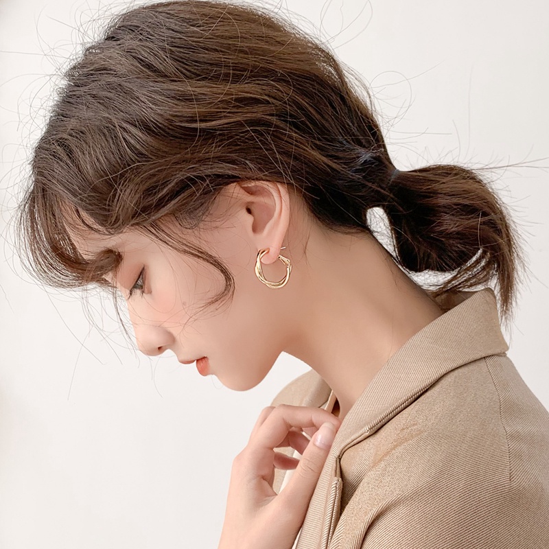 Anting Tusuk Model Twist Untuk Wanita