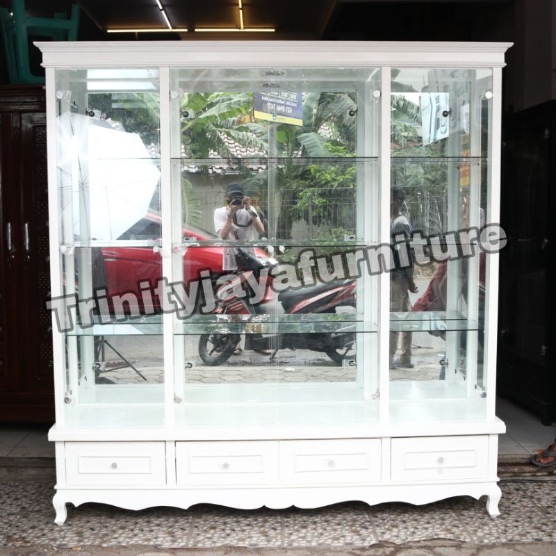 Lemari Pajangan Kristal 4 Pintu/trinityjayafurniture