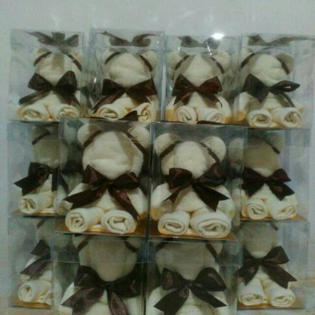 Souvenir pernikahan towel bear