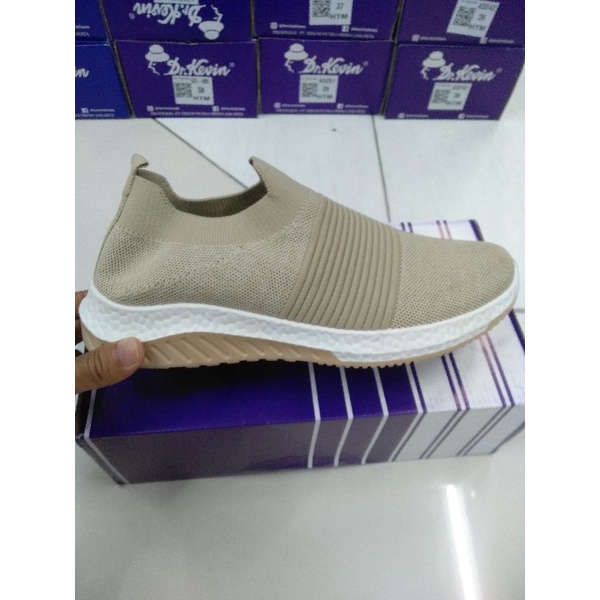 sepatu slip on dr kevin shoes man