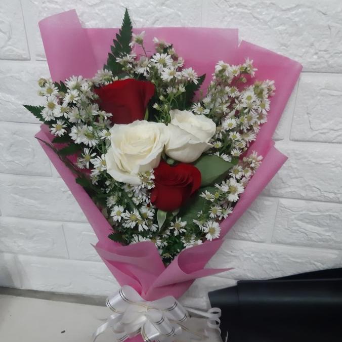 Sale Buket Mawar Putih Merah buket bucket hadiah bingkisan bunga snack jajan duit engagement graduat