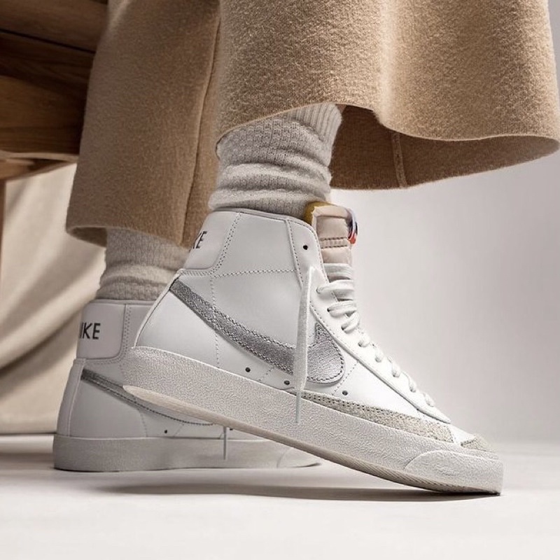 nike blazer white silver