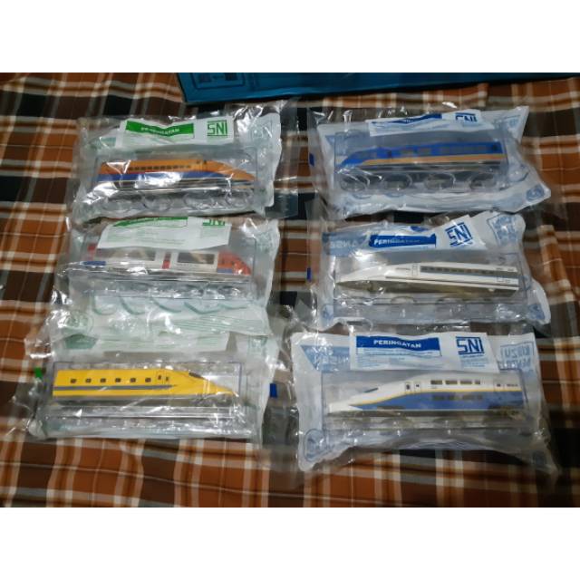 Kereta shinkansen hokben