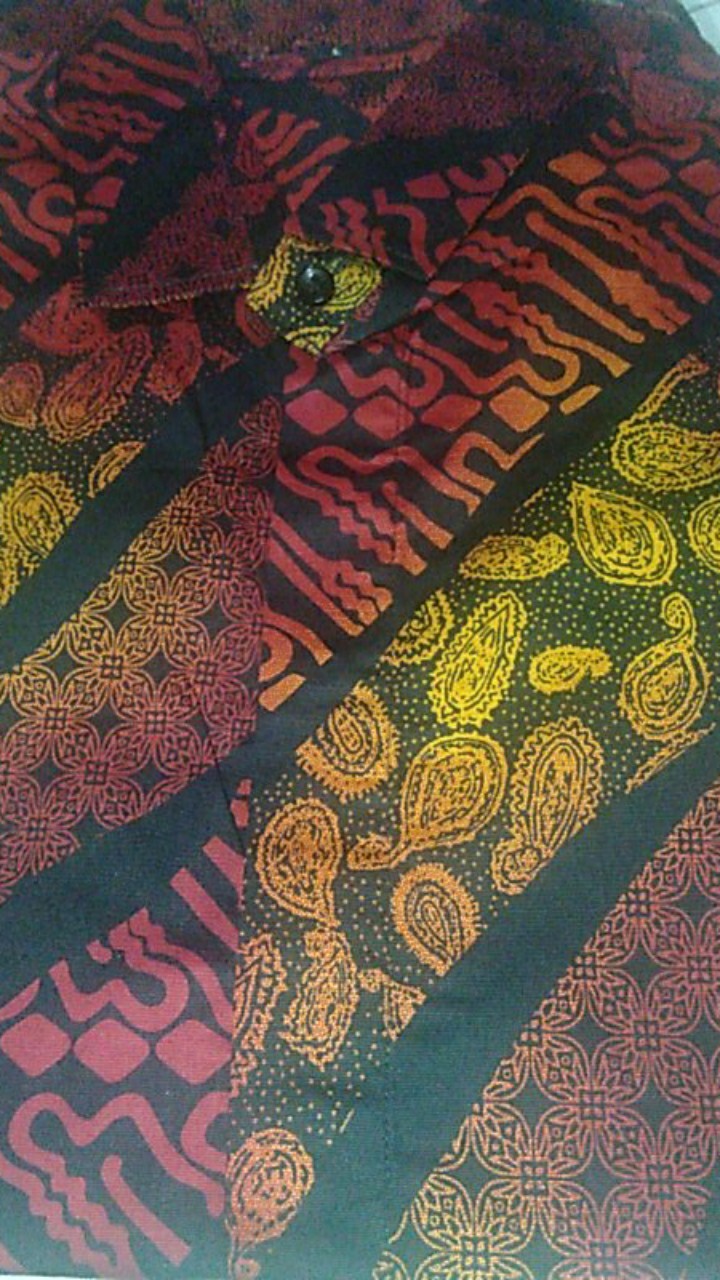 Baju Kemeja Batik Gradasi Lengan Pendek Pria Kantor Casual Slimfit Maroon Motif