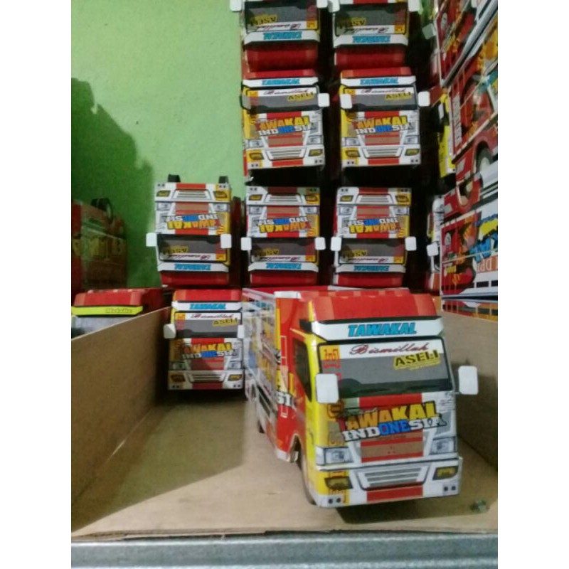 Miniatur Truk Tawakal Indonesia